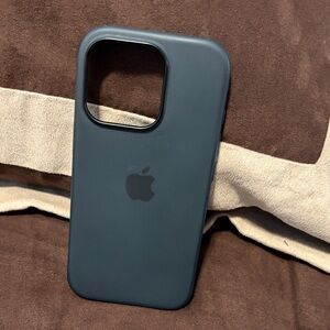Iphone 16 Pro Silicone Case with Magsafe Black
